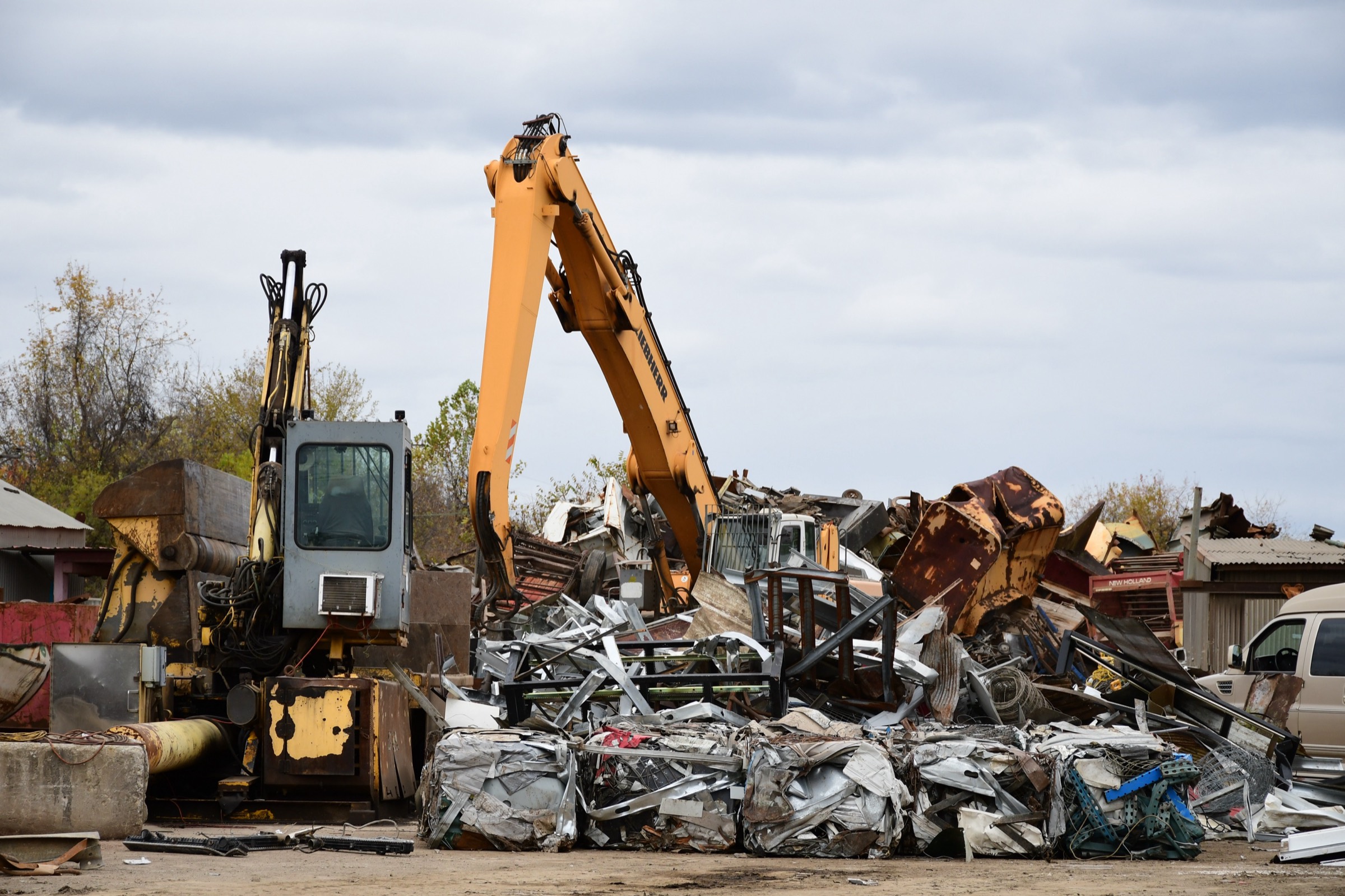 Material handler processing scrap at Santoro Metals, Inc.